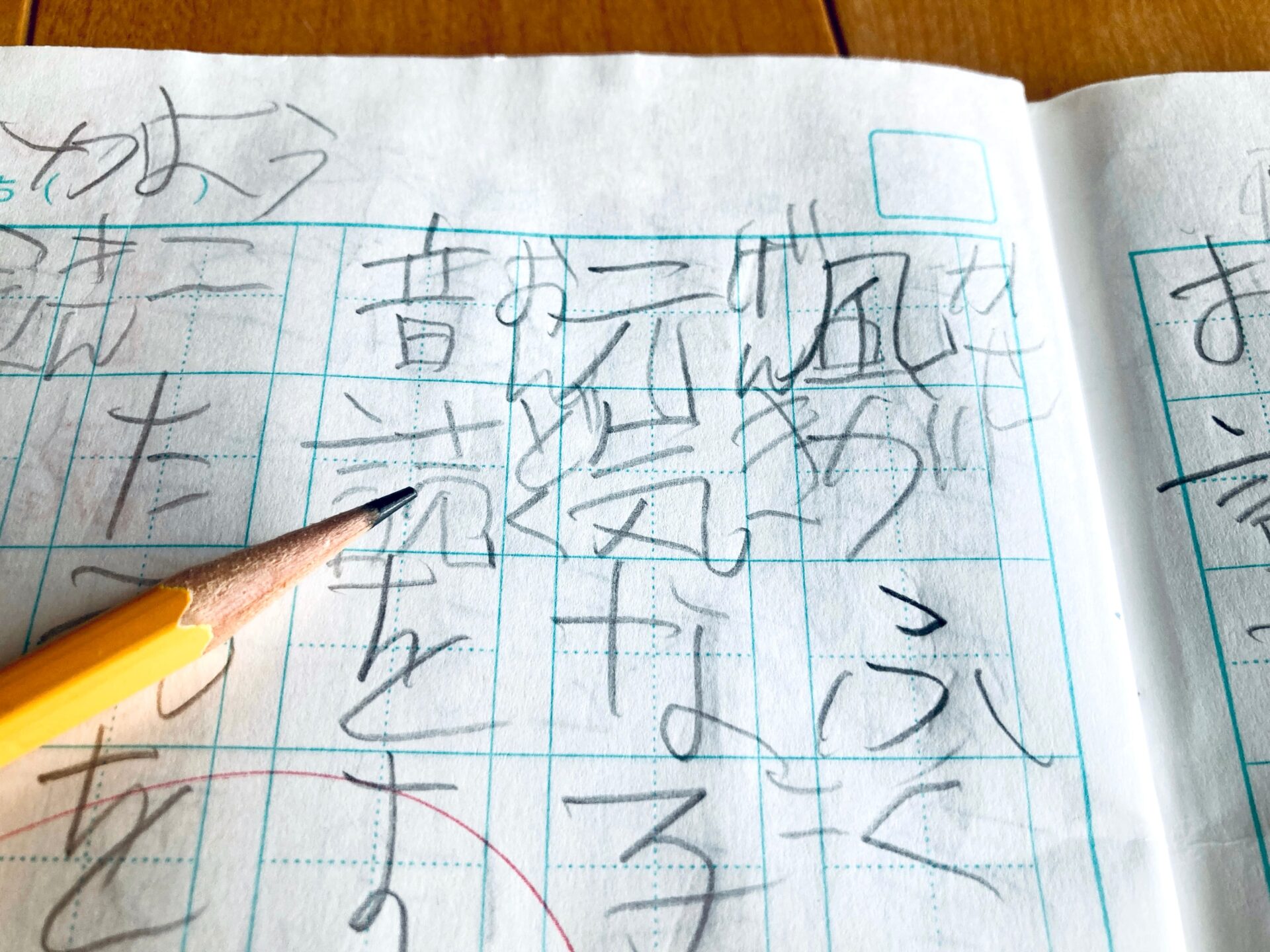 書くのが苦手なお子さまの勉強法は？発達障害・書字障害（ディスグラフィア）の支援方法も含めて解説